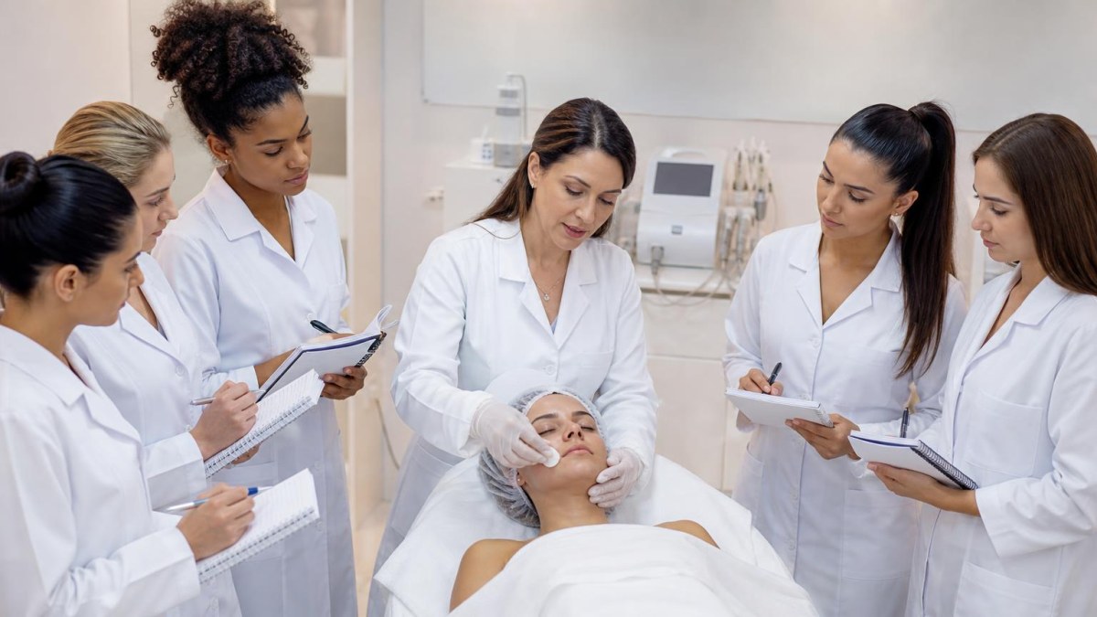 Estética e Cosmetologia Avançada com Prática