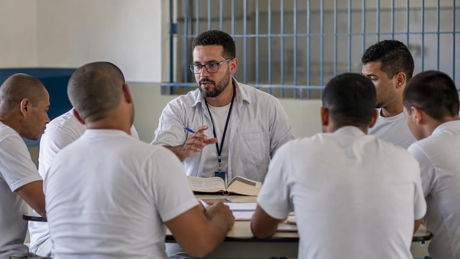 Imagem de destaque do curso EDUCAÇÃO EM UNIDADES PRISIONAIS